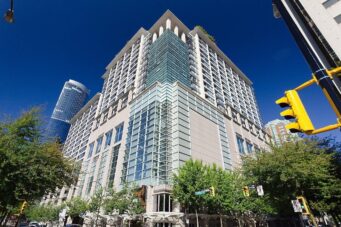 COSMOPOLITAN RETREAT IN THE VIBRANT HEART OF DOWNTOWN VANCOUVER - 1602 938 Smithe Street, Vancouver