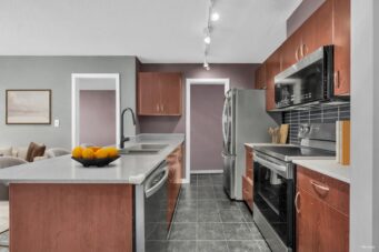 COSMOPOLITAN RETREAT IN THE VIBRANT HEART OF DOWNTOWN VANCOUVER - 1602 938 Smithe Street, Vancouver