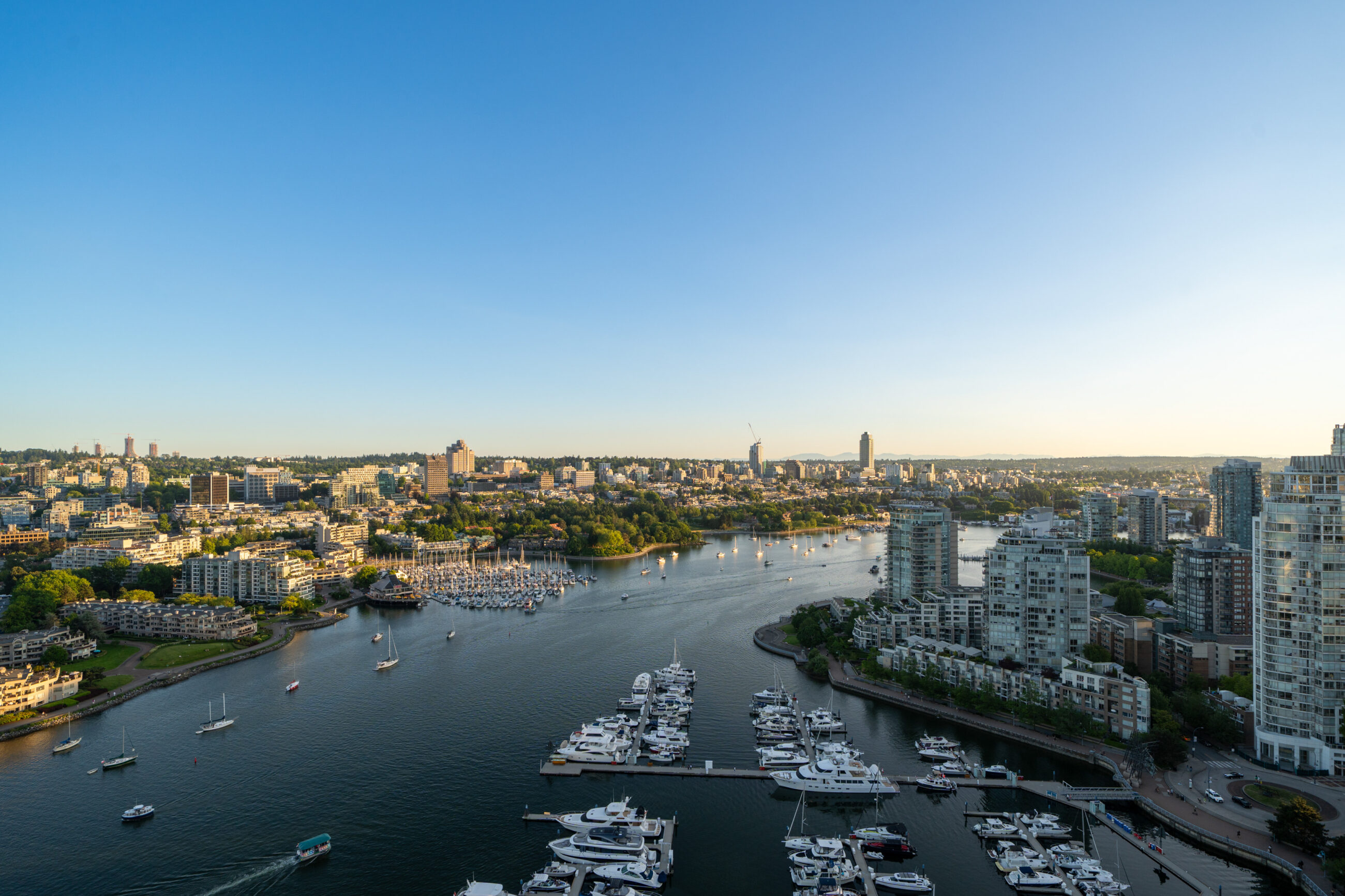 WATERFRONT PENTHOUSE MARINASIDE YALETOWN VANCOUVER DOWNTOWN WITH PRIVATE PATIO STUNNING VIEW — 3903 1033 Marinaside Crescent