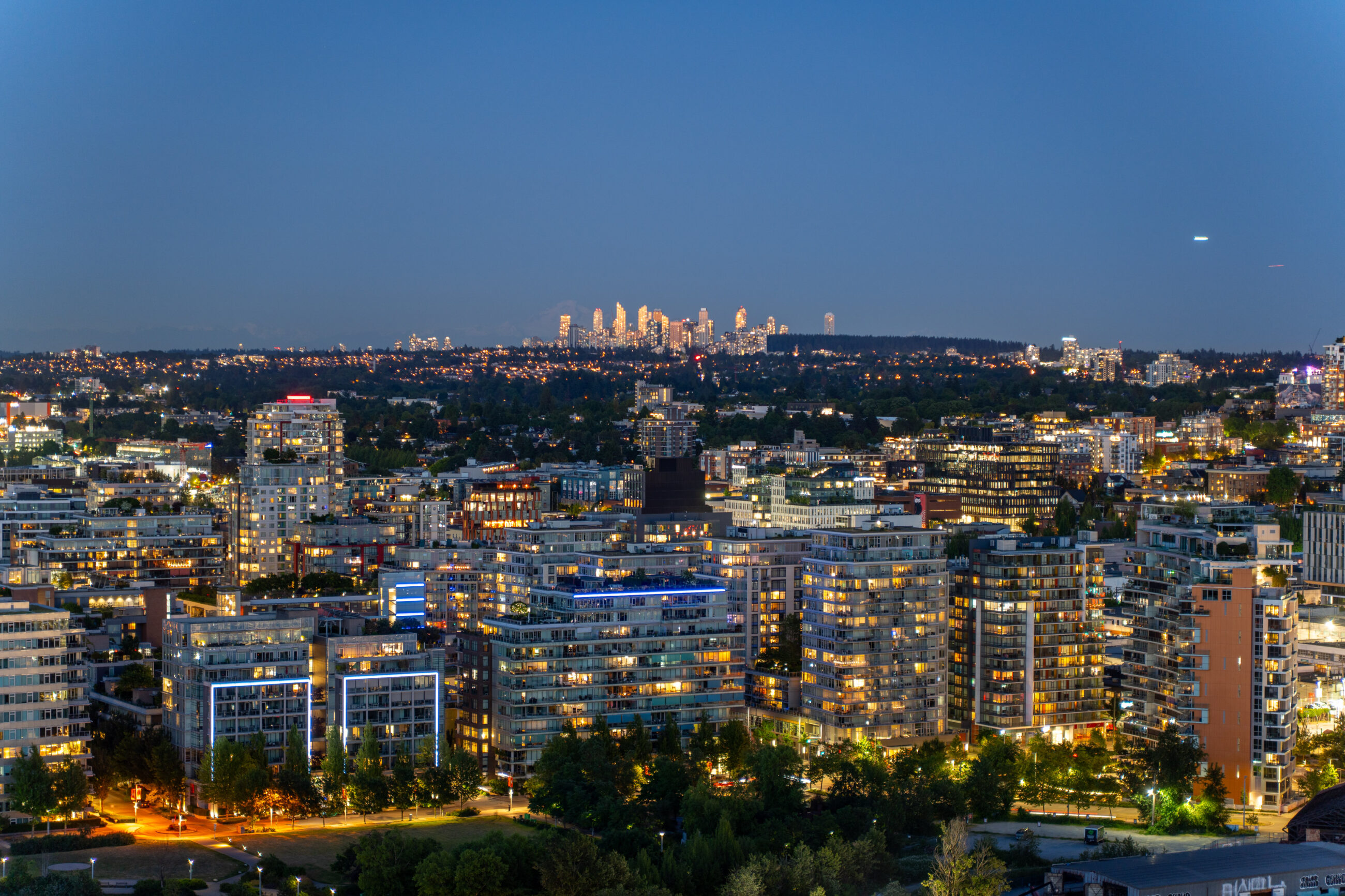 WATERFRONT PENTHOUSE MARINASIDE YALETOWN VANCOUVER DOWNTOWN WITH PRIVATE PATIO STUNNING VIEW — 3903 1033 Marinaside Crescent