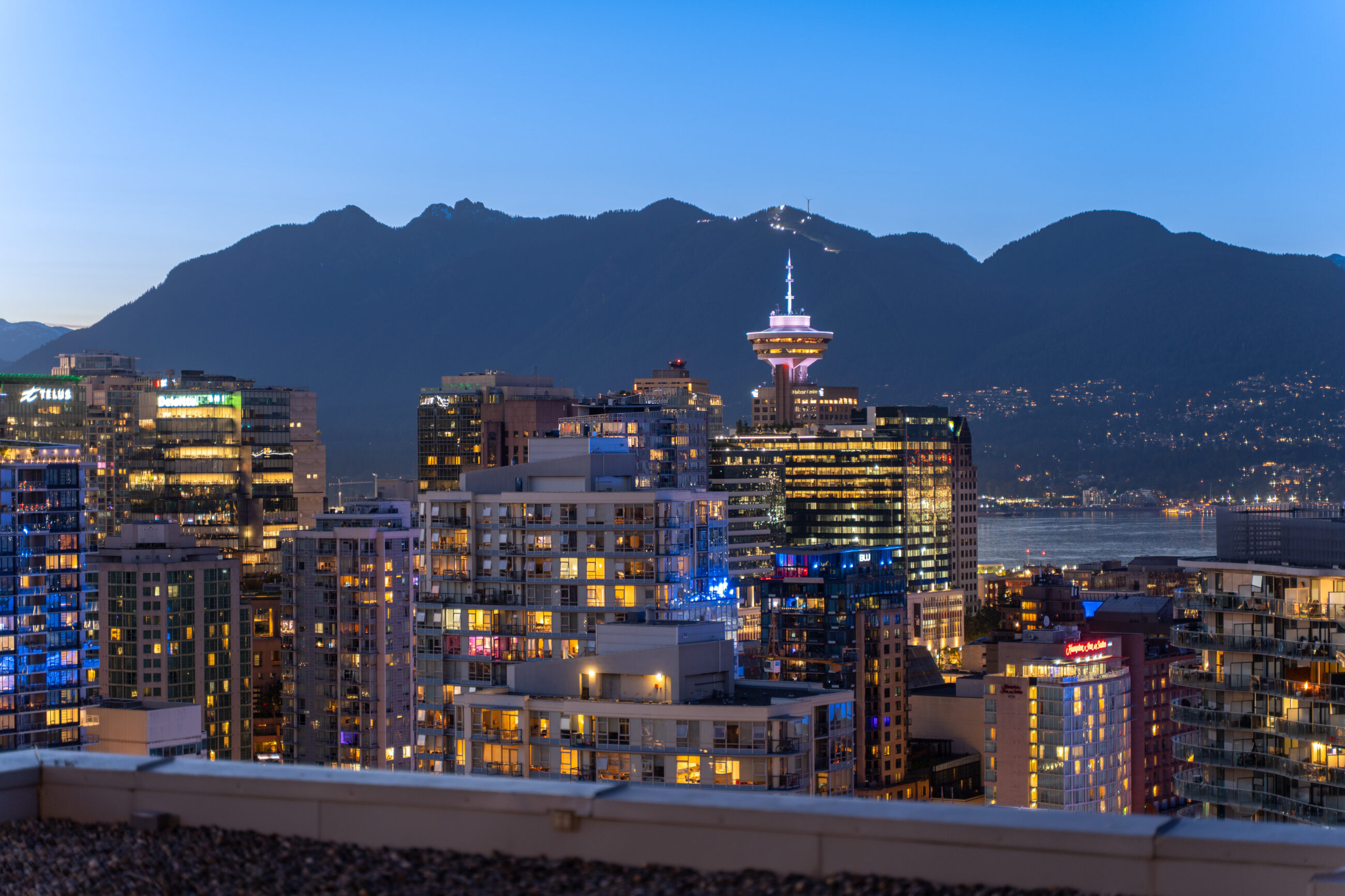 WATERFRONT PENTHOUSE MARINASIDE YALETOWN VANCOUVER DOWNTOWN WITH PRIVATE PATIO STUNNING VIEW — 3903 1033 Marinaside Crescent