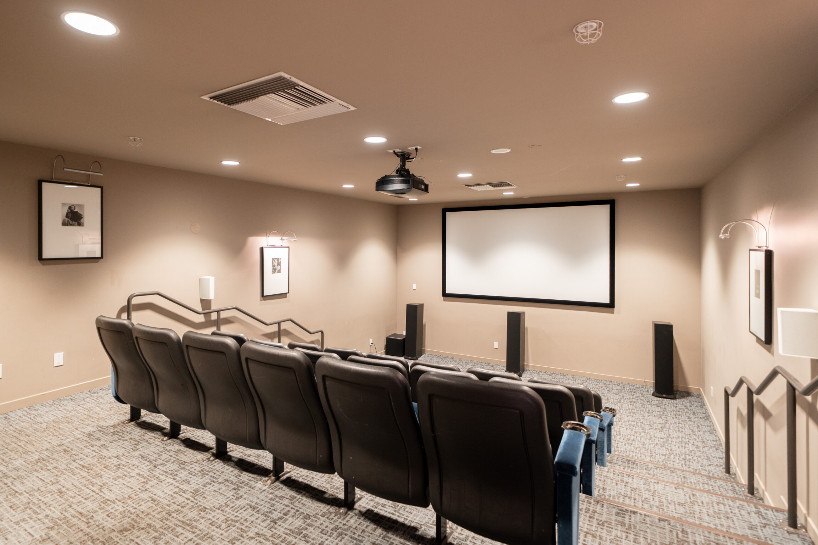 WATERFRONT PENTHOUSE MARINASIDE YALETOWN VANCOUVER DOWNTOWN WITH PRIVATE PATIO STUNNING VIEW — 3903 1033 Marinaside Crescent