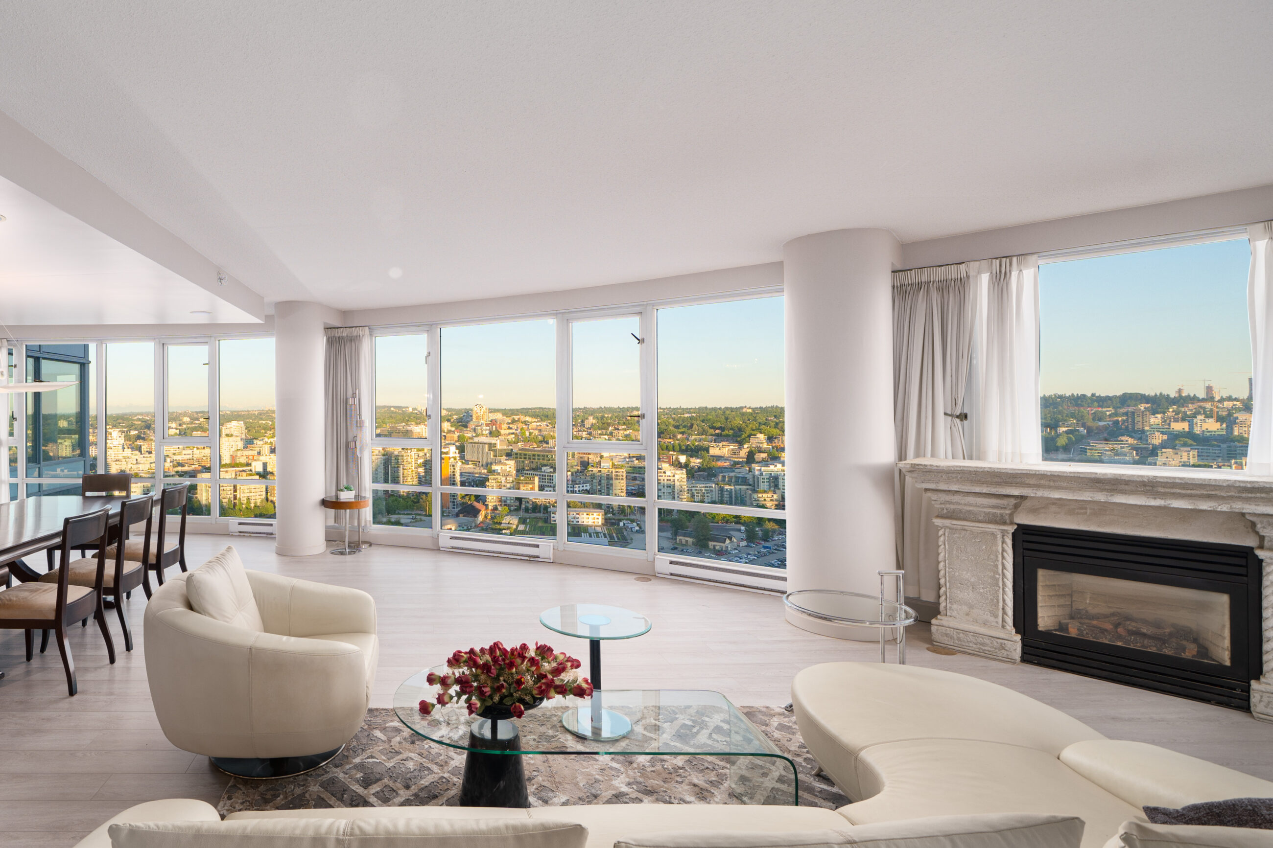 WATERFRONT PENTHOUSE MARINASIDE YALETOWN VANCOUVER DOWNTOWN WITH PRIVATE PATIO STUNNING VIEW — 3903 1033 Marinaside Crescent