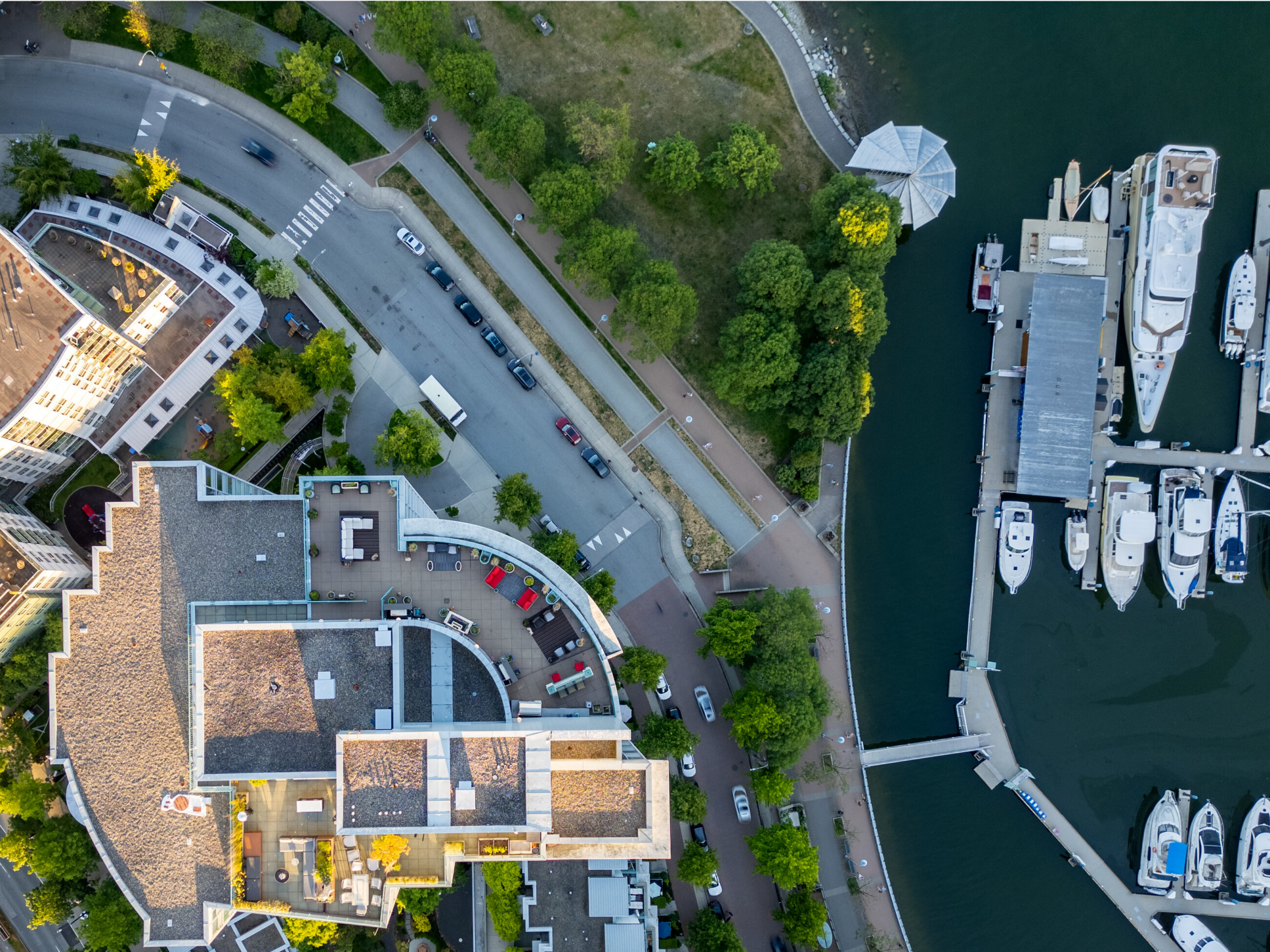 WATERFRONT PENTHOUSE MARINASIDE YALETOWN VANCOUVER DOWNTOWN WITH PRIVATE PATIO STUNNING VIEW — 3903 1033 Marinaside Crescent