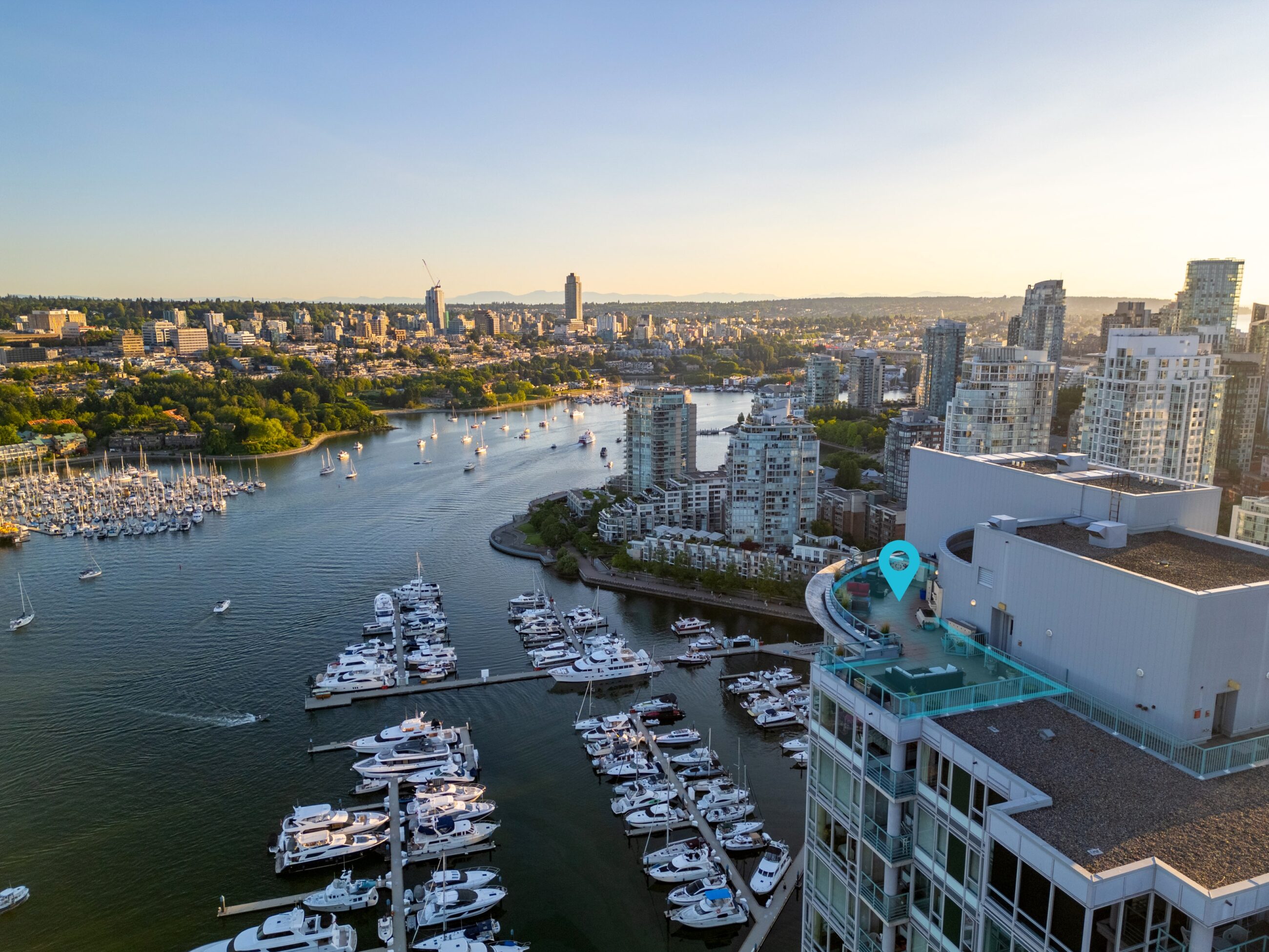 WATERFRONT PENTHOUSE MARINASIDE YALETOWN VANCOUVER DOWNTOWN WITH PRIVATE PATIO STUNNING VIEW — 3903 1033 Marinaside Crescent