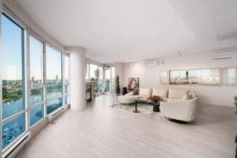 WATERFRONT PENTHOUSE MARINASIDE YALETOWN VANCOUVER DOWNTOWN WITH PRIVATE PATIO STUNNING VIEW — 3903 1033 Marinaside Crescent