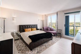 WATERFRONT PENTHOUSE MARINASIDE YALETOWN VANCOUVER DOWNTOWN WITH PRIVATE PATIO STUNNING VIEW — 3903 1033 Marinaside Crescent