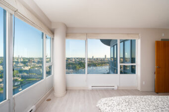 WATERFRONT PENTHOUSE MARINASIDE YALETOWN VANCOUVER DOWNTOWN WITH PRIVATE PATIO STUNNING VIEW — 3903 1033 Marinaside Crescent