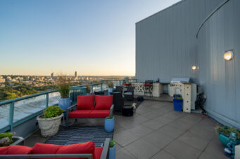 WATERFRONT PENTHOUSE MARINASIDE YALETOWN VANCOUVER DOWNTOWN WITH PRIVATE PATIO STUNNING VIEW — 3903 1033 Marinaside Crescent