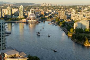 WATERFRONT PENTHOUSE MARINASIDE YALETOWN VANCOUVER DOWNTOWN WITH PRIVATE PATIO STUNNING VIEW — 3903 1033 Marinaside Crescent