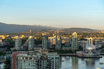 WATERFRONT PENTHOUSE MARINASIDE YALETOWN VANCOUVER DOWNTOWN WITH PRIVATE PATIO STUNNING VIEW — 3903 1033 Marinaside Crescent