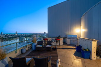 WATERFRONT PENTHOUSE MARINASIDE YALETOWN VANCOUVER DOWNTOWN WITH PRIVATE PATIO STUNNING VIEW — 3903 1033 Marinaside Crescent