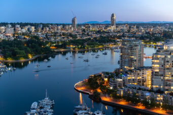 WATERFRONT PENTHOUSE MARINASIDE YALETOWN VANCOUVER DOWNTOWN WITH PRIVATE PATIO STUNNING VIEW — 3903 1033 Marinaside Crescent