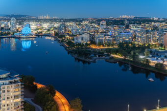 WATERFRONT PENTHOUSE MARINASIDE YALETOWN VANCOUVER DOWNTOWN WITH PRIVATE PATIO STUNNING VIEW — 3903 1033 Marinaside Crescent