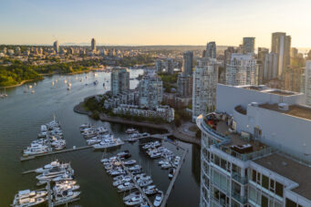 WATERFRONT PENTHOUSE MARINASIDE YALETOWN VANCOUVER DOWNTOWN WITH PRIVATE PATIO STUNNING VIEW — 3903 1033 Marinaside Crescent