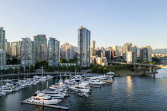 WATERFRONT PENTHOUSE MARINASIDE YALETOWN VANCOUVER DOWNTOWN WITH PRIVATE PATIO STUNNING VIEW — 3903 1033 Marinaside Crescent