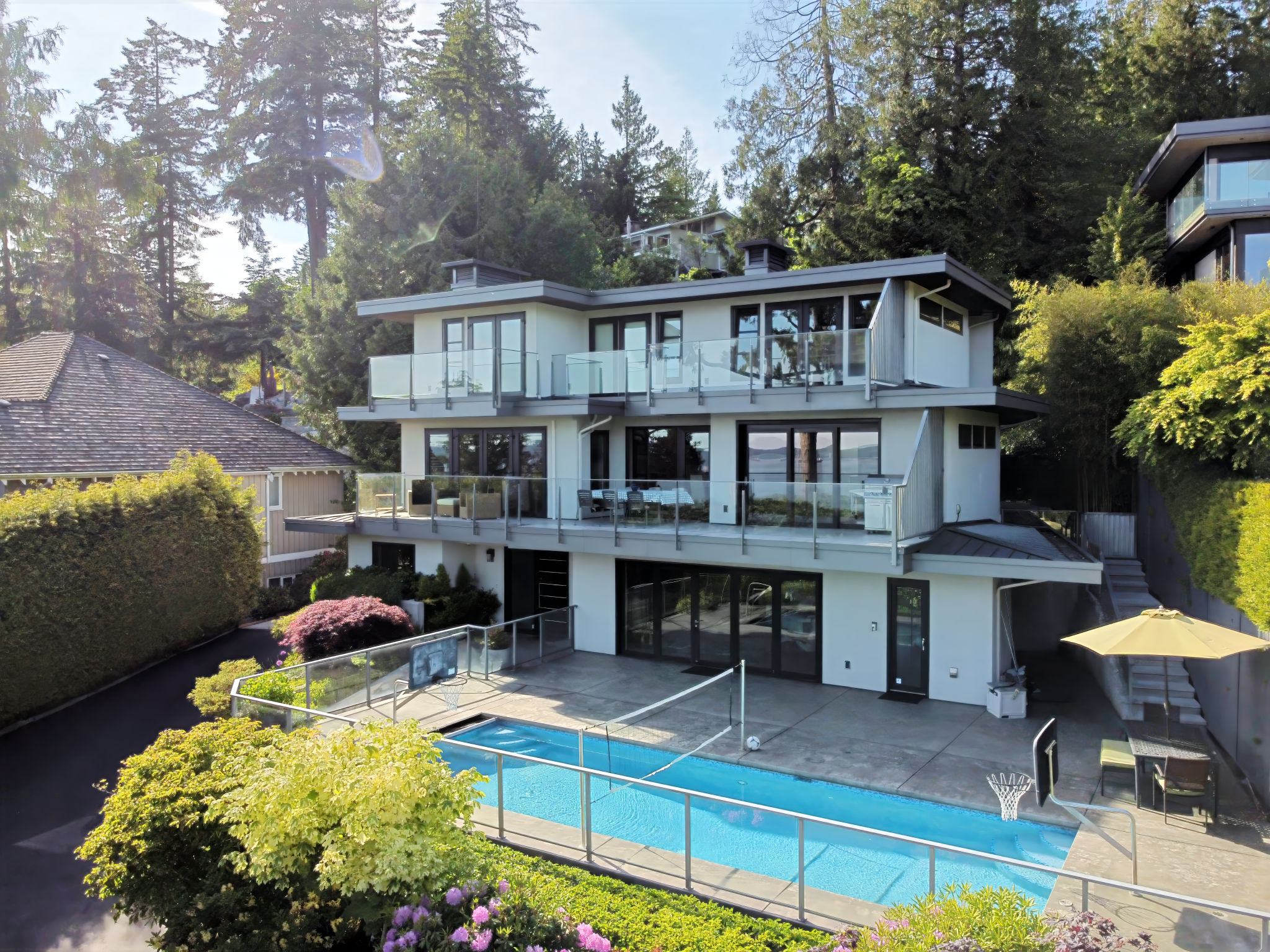 AN EXTRAORDINARY CUSTOM-BUILT RESIDENCE IN ONE OF WEST VANCOUVER’S MOST SOUGHT-AFTER NEIGHBOURHOODS - 3389 Thompson Crescent, West Vancouver