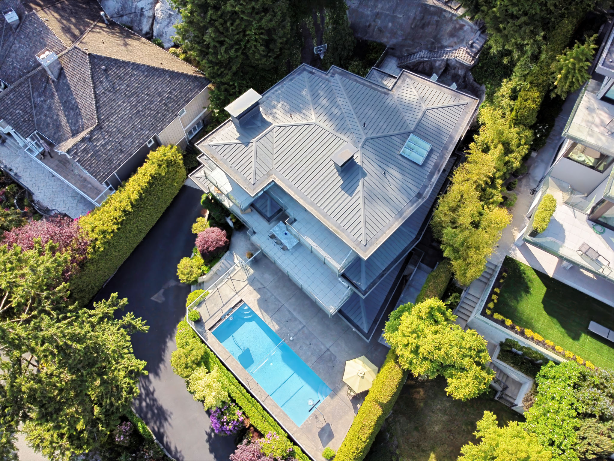 AN EXTRAORDINARY CUSTOM-BUILT RESIDENCE IN ONE OF WEST VANCOUVER’S MOST SOUGHT-AFTER NEIGHBOURHOODS - 3389 Thompson Crescent, West Vancouver