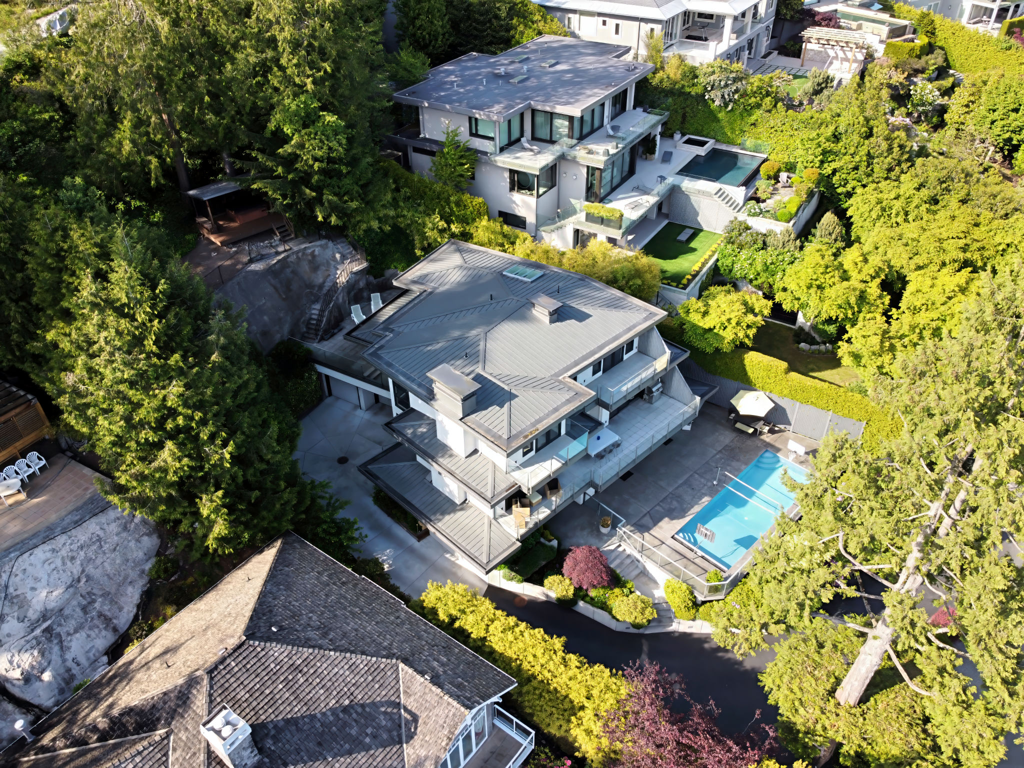 AN EXTRAORDINARY CUSTOM-BUILT RESIDENCE IN ONE OF WEST VANCOUVER’S MOST SOUGHT-AFTER NEIGHBOURHOODS - 3389 Thompson Crescent, West Vancouver