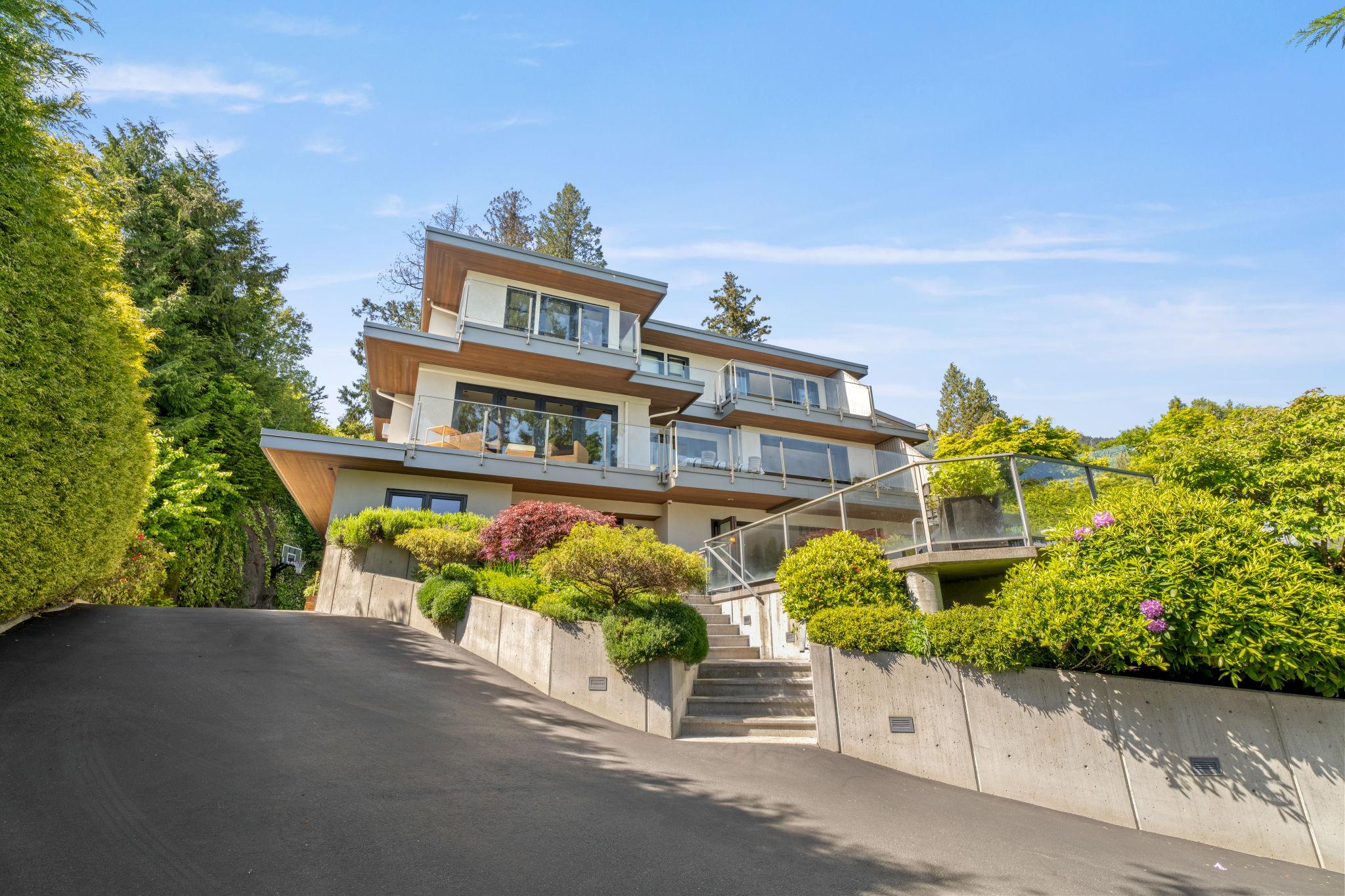 AN EXTRAORDINARY CUSTOM-BUILT RESIDENCE IN ONE OF WEST VANCOUVER’S MOST SOUGHT-AFTER NEIGHBOURHOODS - 3389 Thompson Crescent, West Vancouver