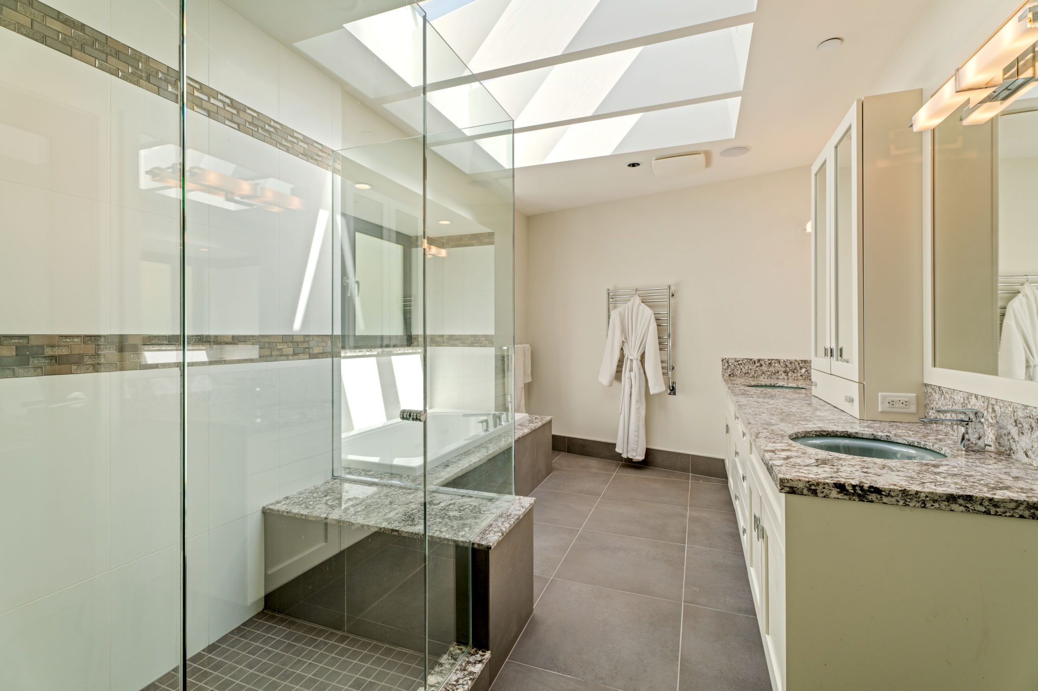 AN EXTRAORDINARY CUSTOM-BUILT RESIDENCE IN ONE OF WEST VANCOUVER’S MOST SOUGHT-AFTER NEIGHBOURHOODS - 3389 Thompson Crescent, West Vancouver