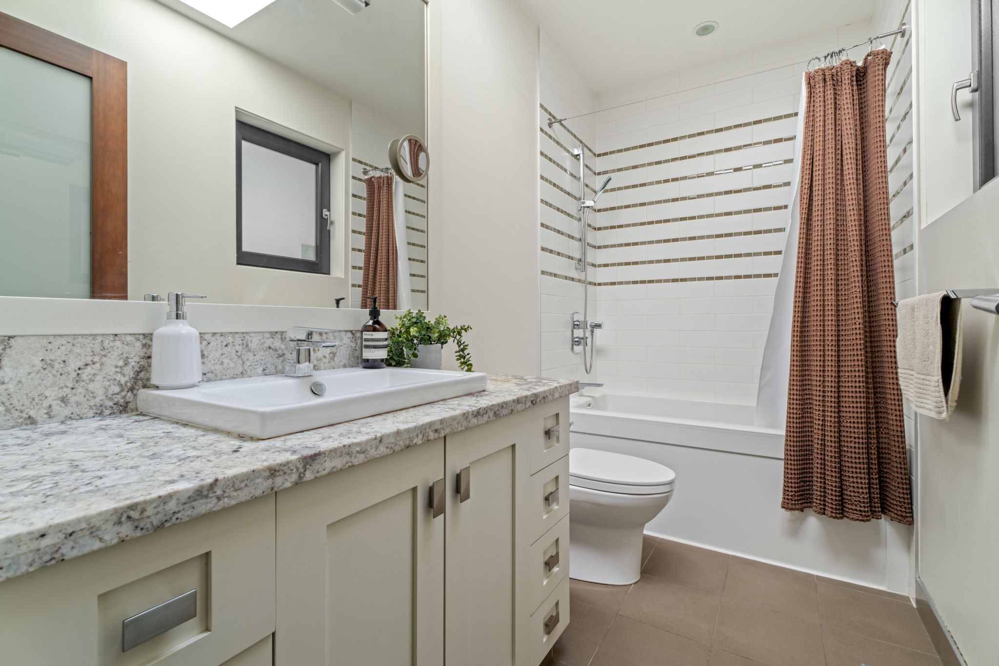 AN EXTRAORDINARY CUSTOM-BUILT RESIDENCE IN ONE OF WEST VANCOUVER’S MOST SOUGHT-AFTER NEIGHBOURHOODS - 3389 Thompson Crescent, West Vancouver