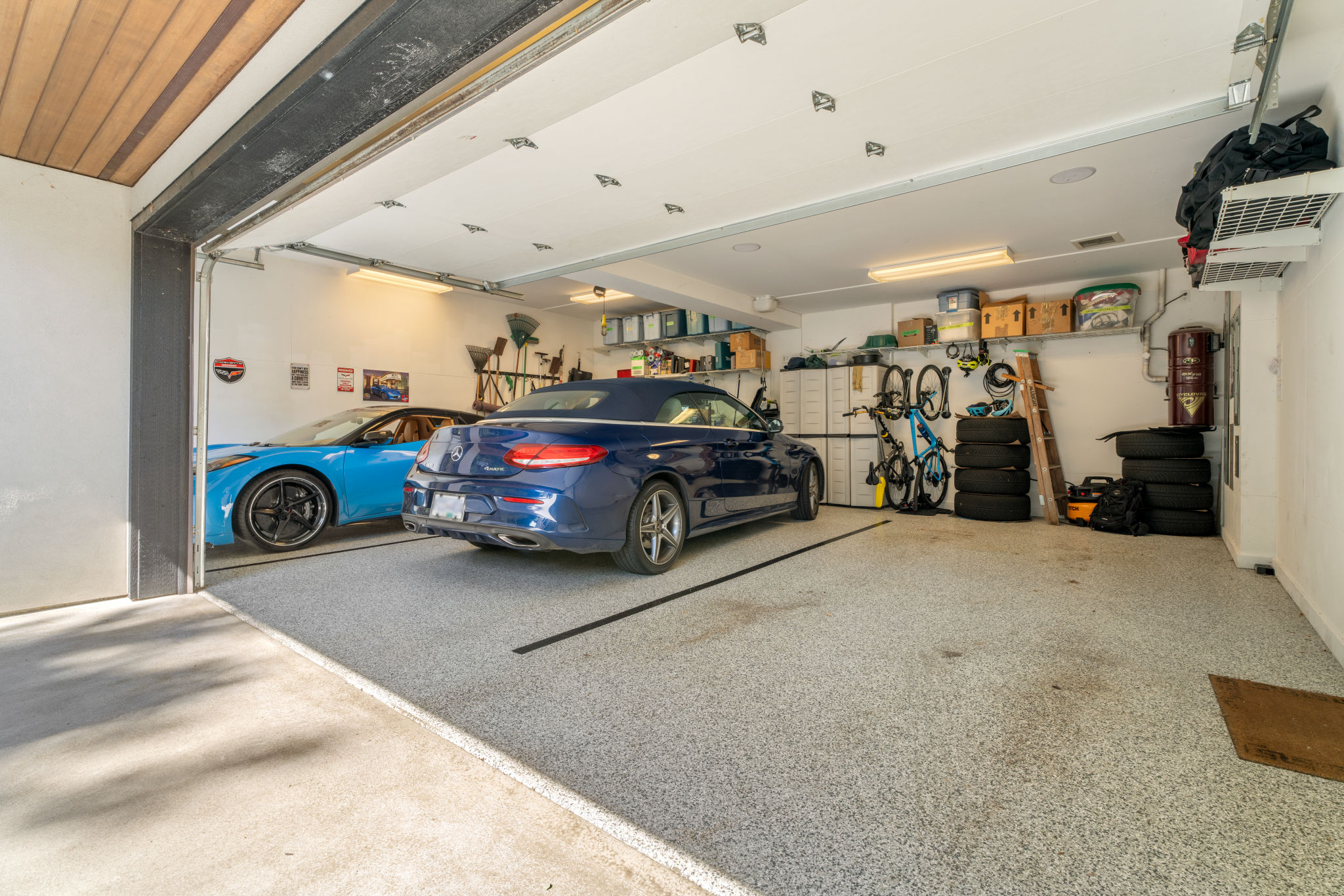 AN EXTRAORDINARY CUSTOM-BUILT RESIDENCE IN ONE OF WEST VANCOUVER’S MOST SOUGHT-AFTER NEIGHBOURHOODS - 3389 Thompson Crescent, West Vancouver