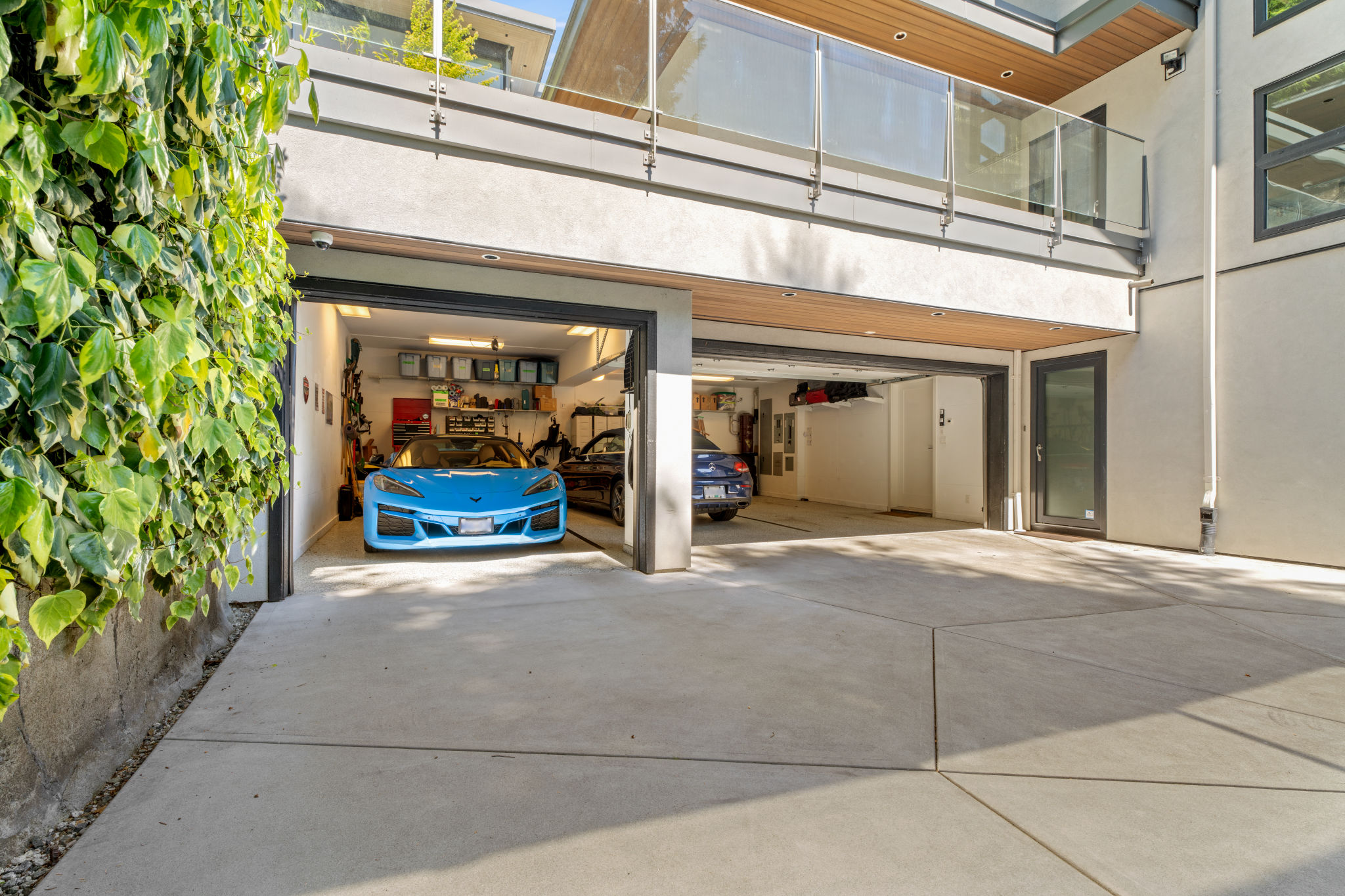 AN EXTRAORDINARY CUSTOM-BUILT RESIDENCE IN ONE OF WEST VANCOUVER’S MOST SOUGHT-AFTER NEIGHBOURHOODS - 3389 Thompson Crescent, West Vancouver