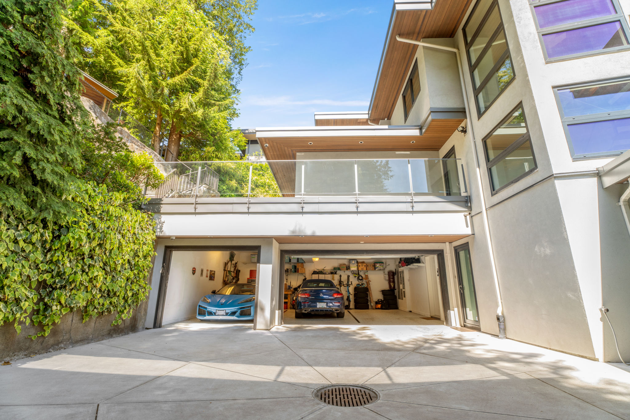 AN EXTRAORDINARY CUSTOM-BUILT RESIDENCE IN ONE OF WEST VANCOUVER’S MOST SOUGHT-AFTER NEIGHBOURHOODS - 3389 Thompson Crescent, West Vancouver