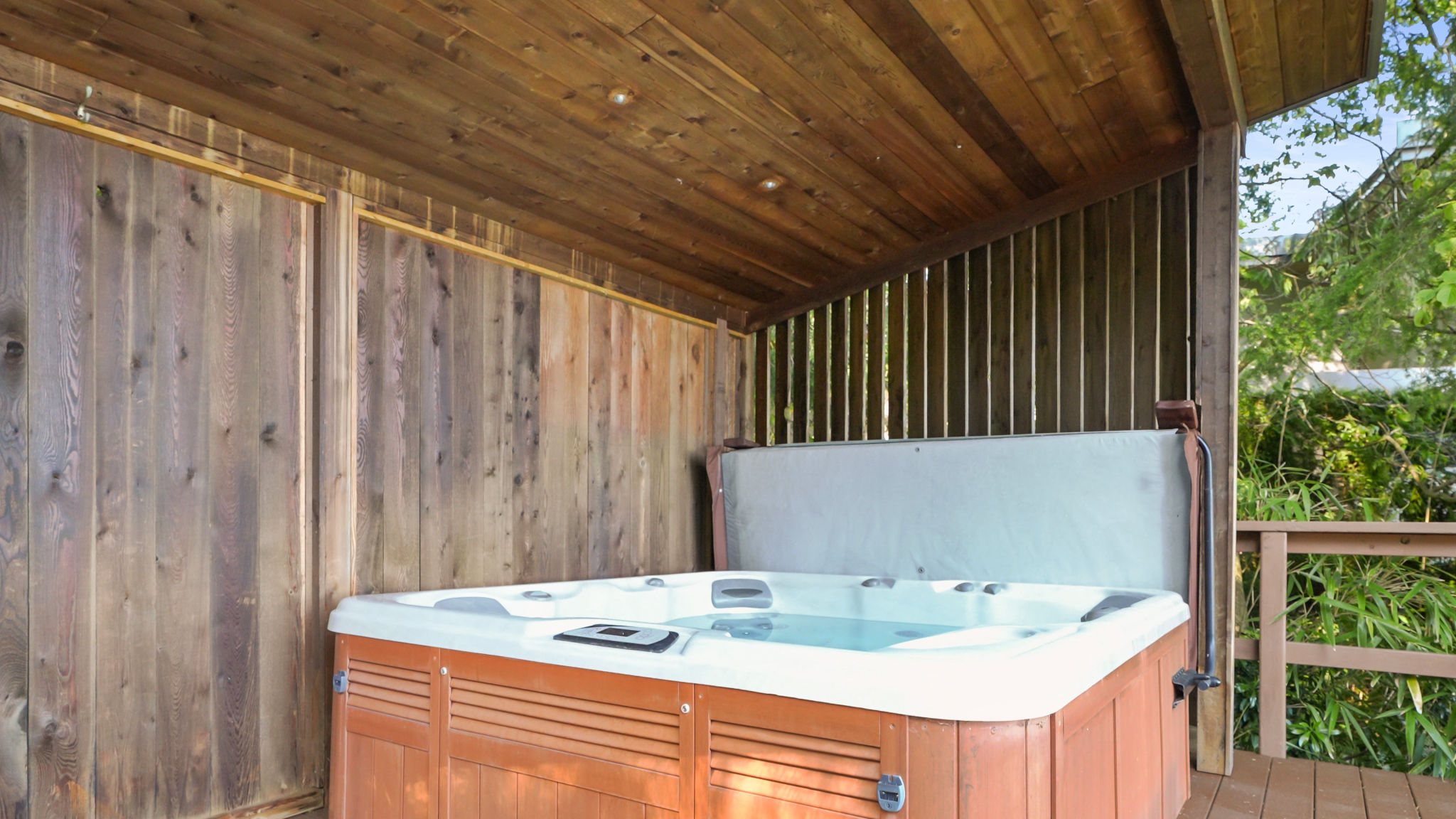 AN EXTRAORDINARY CUSTOM-BUILT RESIDENCE IN ONE OF WEST VANCOUVER’S MOST SOUGHT-AFTER NEIGHBOURHOODS - 3389 Thompson Crescent, West Vancouver