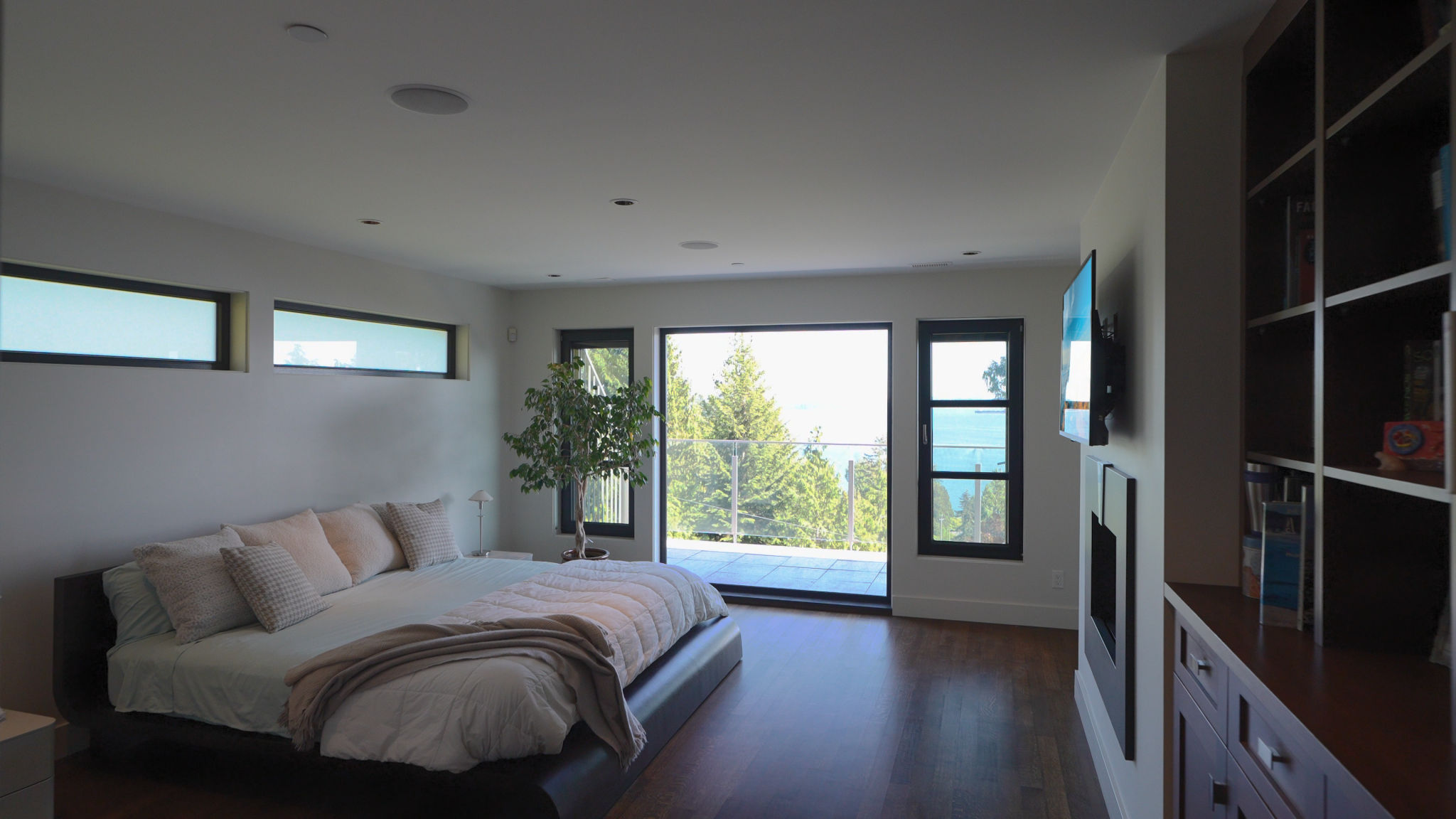 AN EXTRAORDINARY CUSTOM-BUILT RESIDENCE IN ONE OF WEST VANCOUVER’S MOST SOUGHT-AFTER NEIGHBOURHOODS - 3389 Thompson Crescent, West Vancouver