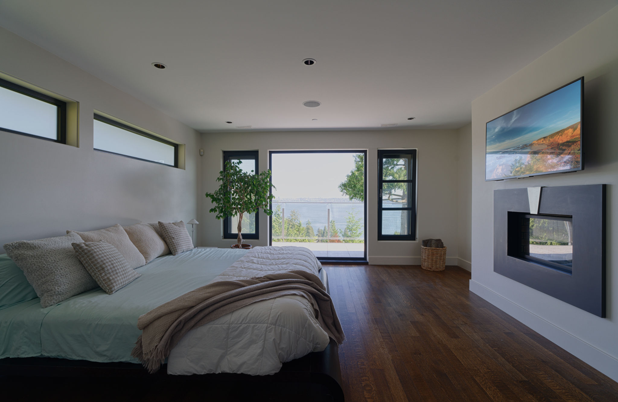 AN EXTRAORDINARY CUSTOM-BUILT RESIDENCE IN ONE OF WEST VANCOUVER’S MOST SOUGHT-AFTER NEIGHBOURHOODS - 3389 Thompson Crescent, West Vancouver