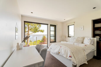 AN EXTRAORDINARY CUSTOM-BUILT RESIDENCE IN ONE OF WEST VANCOUVER’S MOST SOUGHT-AFTER NEIGHBOURHOODS - 3389 Thompson Crescent, West Vancouver