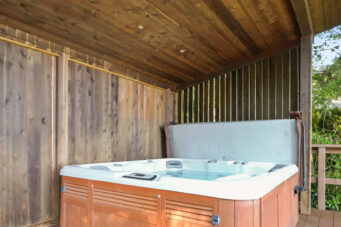 AN EXTRAORDINARY CUSTOM-BUILT RESIDENCE IN ONE OF WEST VANCOUVER’S MOST SOUGHT-AFTER NEIGHBOURHOODS - 3389 Thompson Crescent, West Vancouver