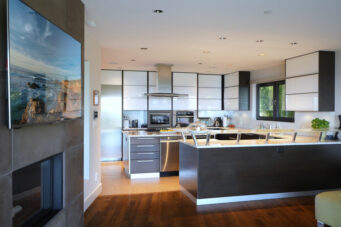 AN EXTRAORDINARY CUSTOM-BUILT RESIDENCE IN ONE OF WEST VANCOUVER’S MOST SOUGHT-AFTER NEIGHBOURHOODS - 3389 Thompson Crescent, West Vancouver