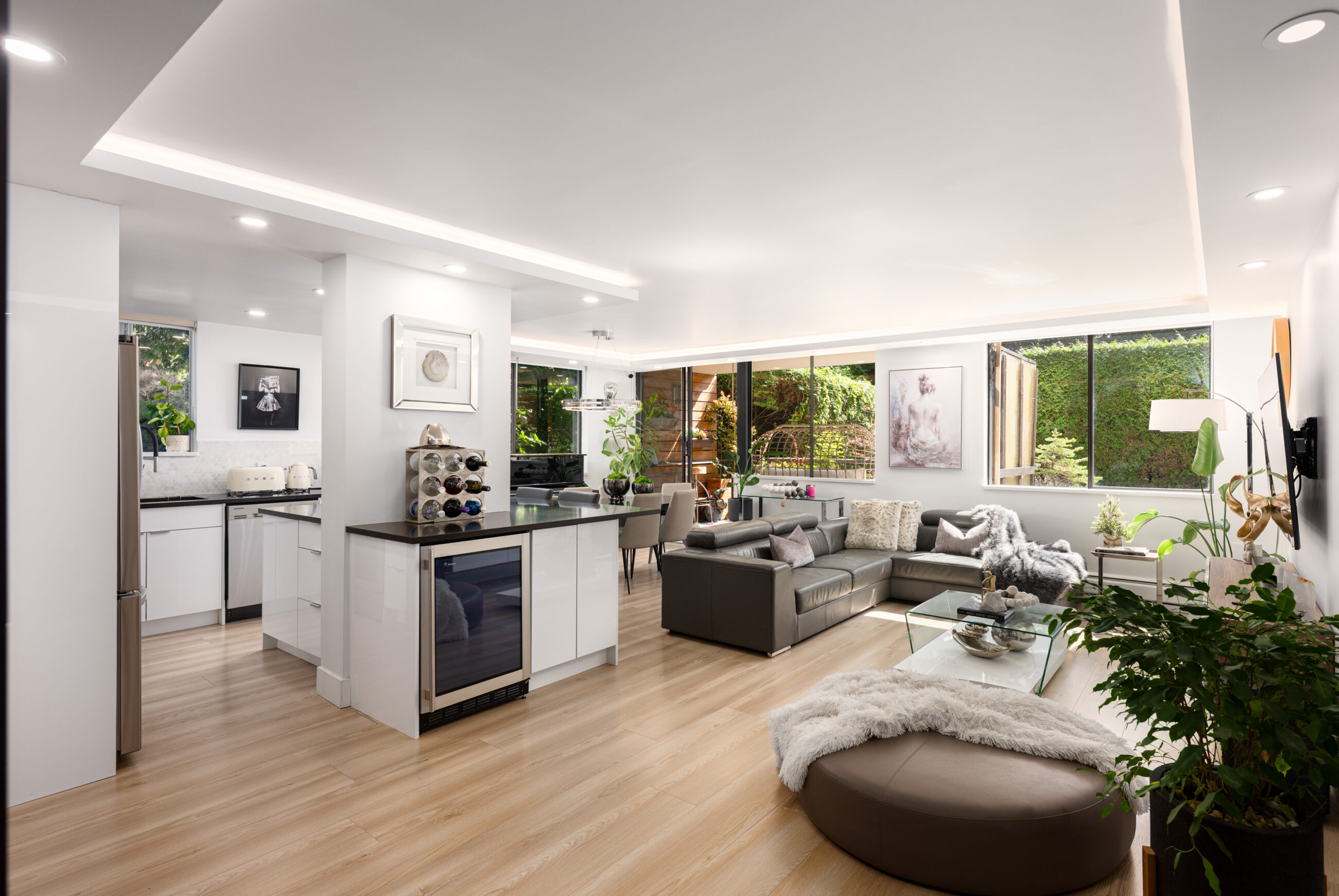 EXPERIENCE REFINED WEST COAST LIVING IN THIS BEAUTIFUL TOWNHOME IN AMBLESIDE – L1 555 13th Street, West Vancouver