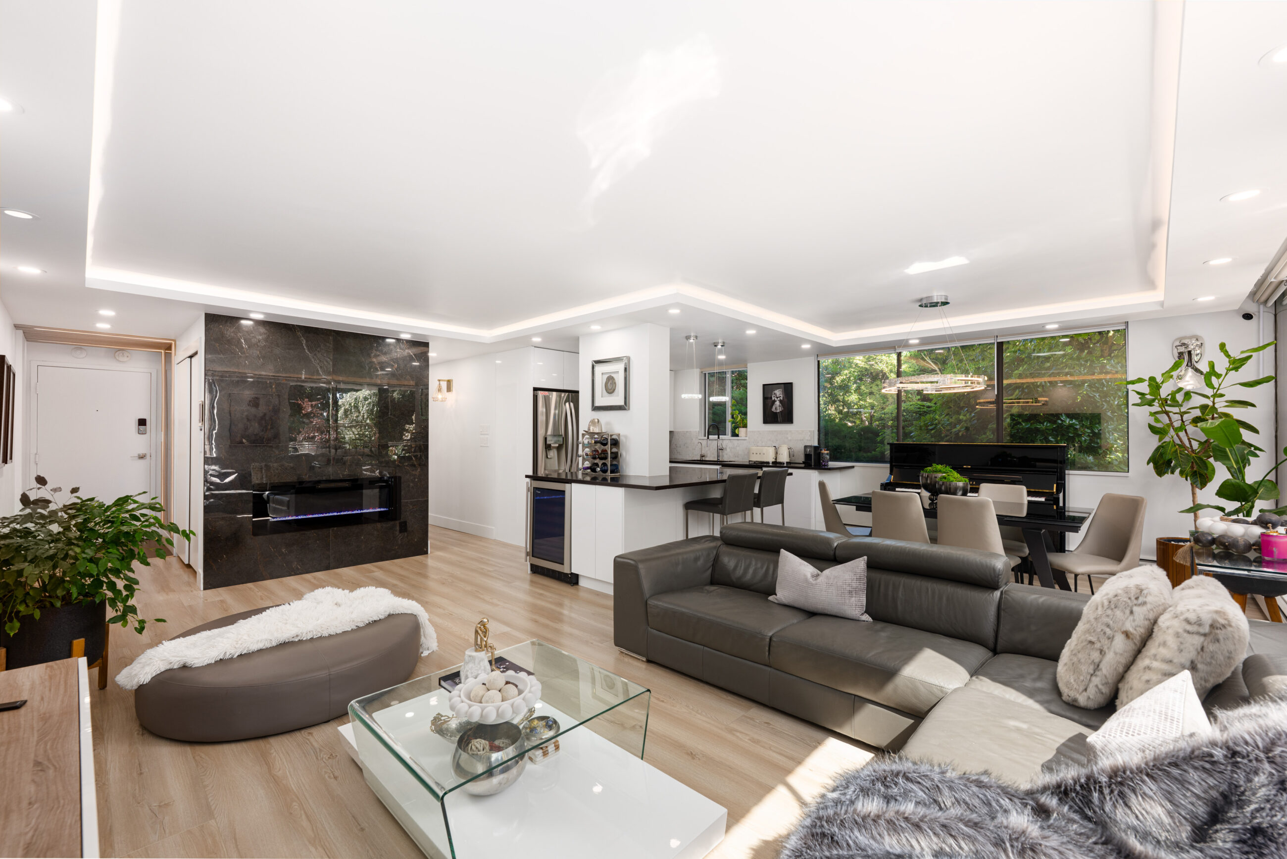 EXPERIENCE REFINED WEST COAST LIVING IN THIS BEAUTIFUL TOWNHOME IN AMBLESIDE – L1 555 13th Street, West Vancouver