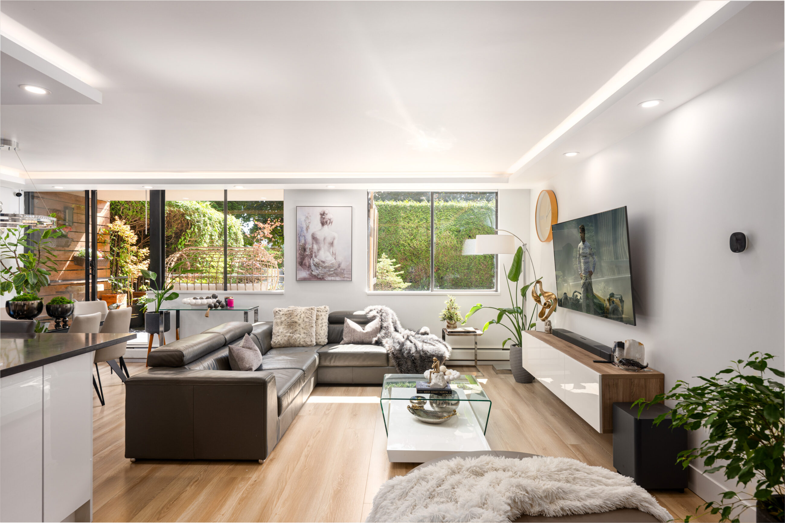 EXPERIENCE REFINED WEST COAST LIVING IN THIS BEAUTIFUL TOWNHOME IN AMBLESIDE - L1 555 13th Street, West Vancouver