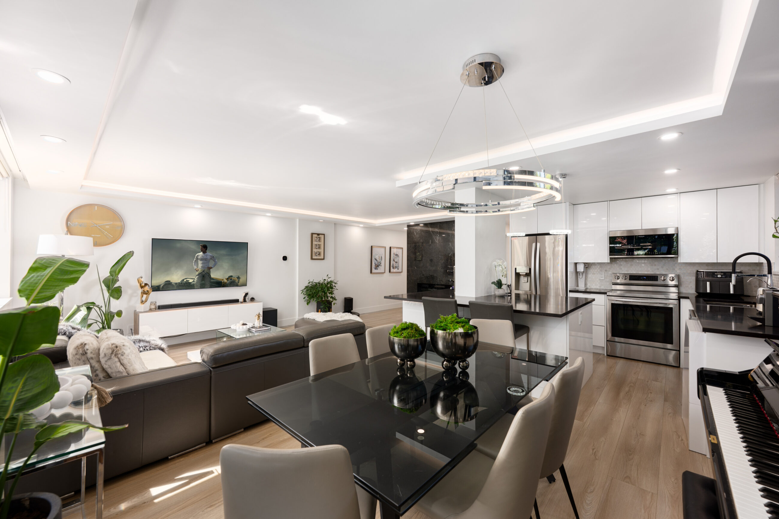 EXPERIENCE REFINED WEST COAST LIVING IN THIS BEAUTIFUL TOWNHOME IN AMBLESIDE - L1 555 13th Street, West Vancouver