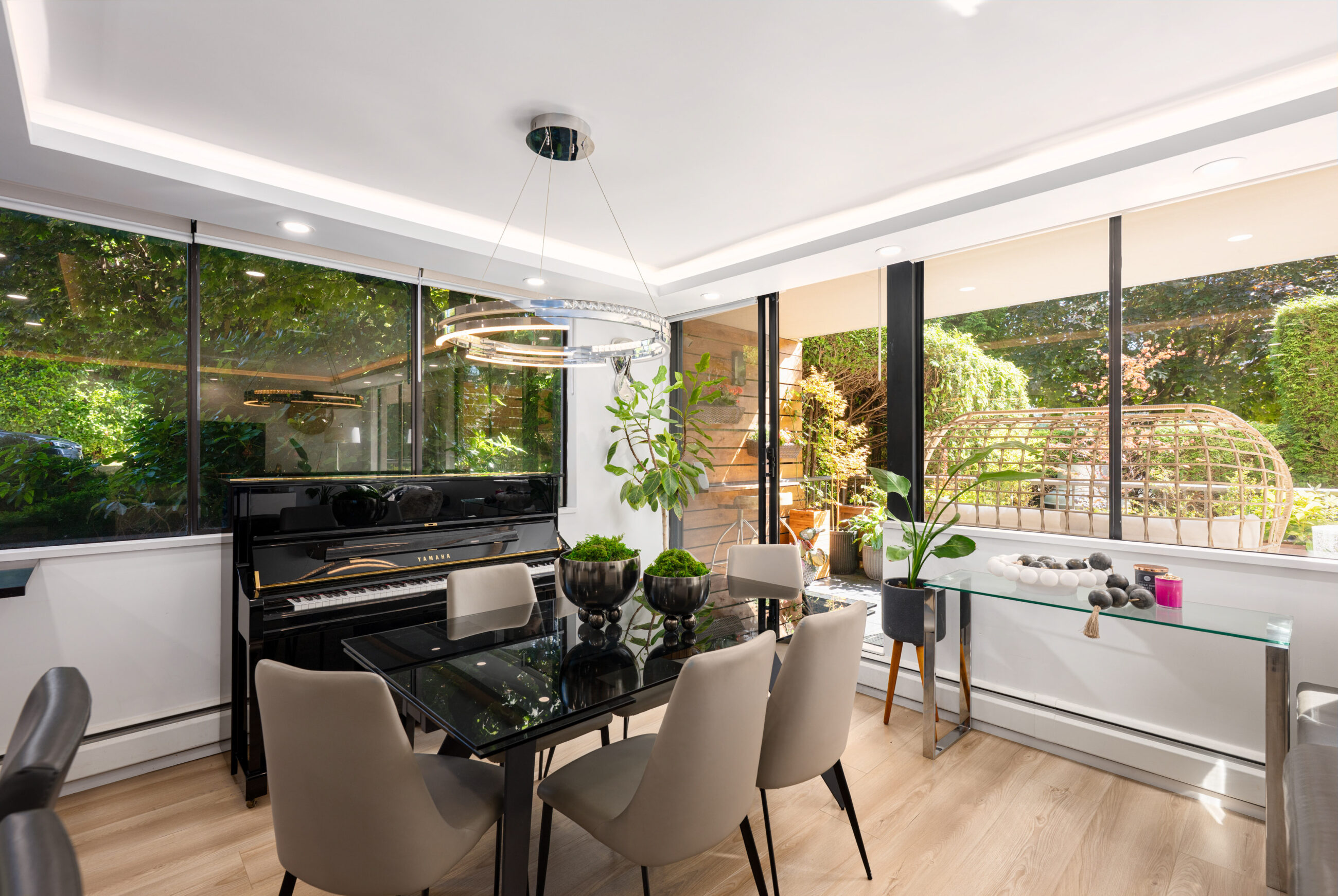 EXPERIENCE REFINED WEST COAST LIVING IN THIS BEAUTIFUL TOWNHOME IN AMBLESIDE - L1 555 13th Street, West Vancouver