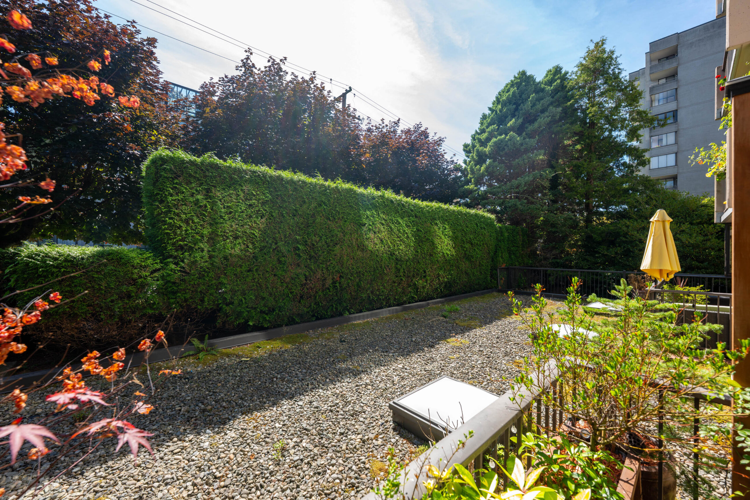 EXPERIENCE REFINED WEST COAST LIVING IN THIS BEAUTIFUL TOWNHOME IN AMBLESIDE - L1 555 13th Street, West Vancouver