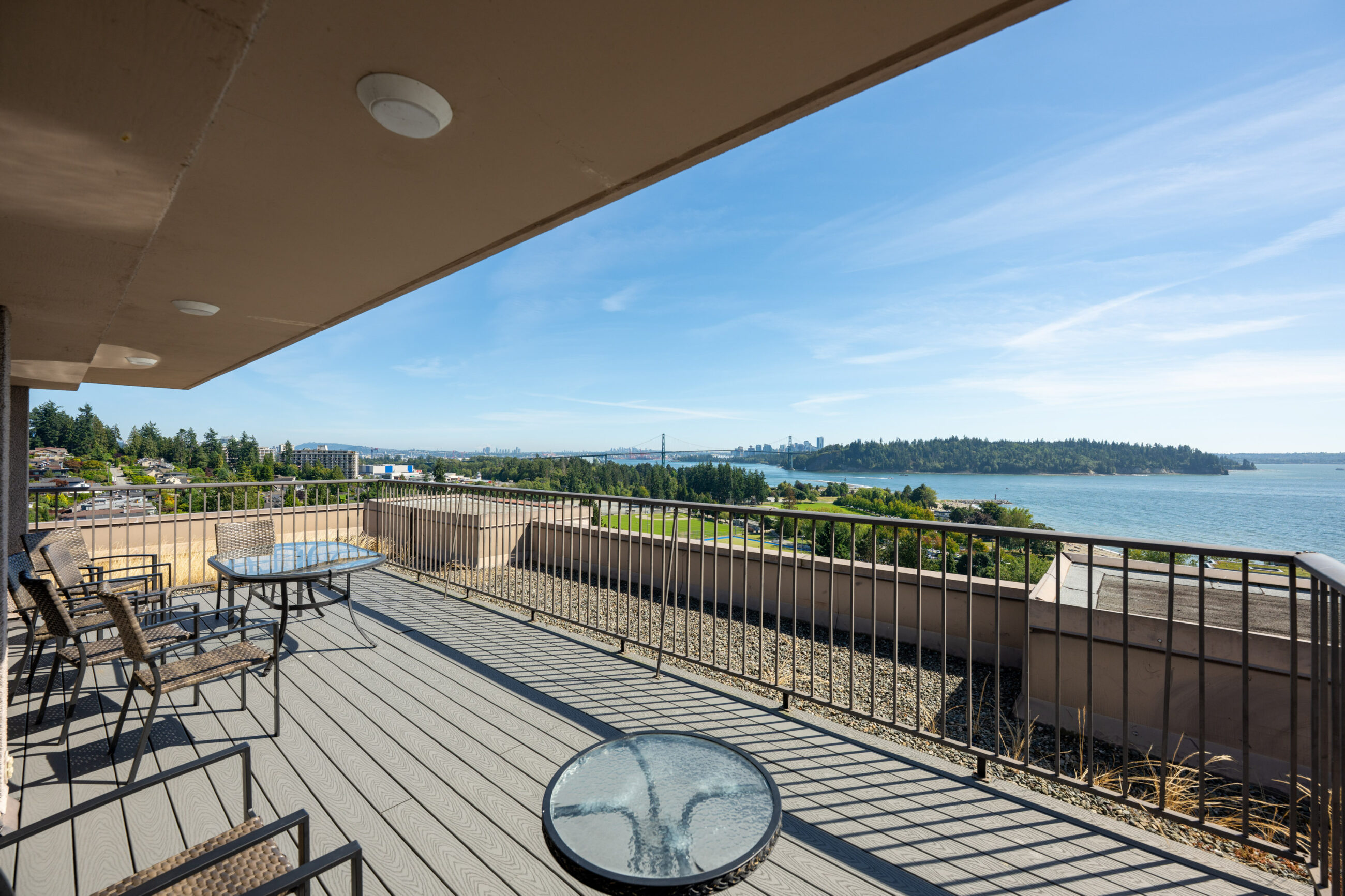 EXPERIENCE REFINED WEST COAST LIVING IN THIS BEAUTIFUL TOWNHOME IN AMBLESIDE - L1 555 13th Street, West Vancouver