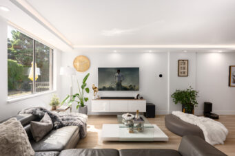 EXPERIENCE REFINED WEST COAST LIVING IN THIS BEAUTIFUL TOWNHOME IN AMBLESIDE - L1 555 13th Street, West Vancouver