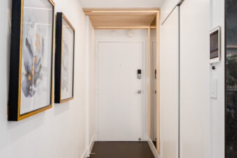 EXPERIENCE REFINED WEST COAST LIVING IN THIS BEAUTIFUL TOWNHOME IN AMBLESIDE - L1 555 13th Street, West Vancouver