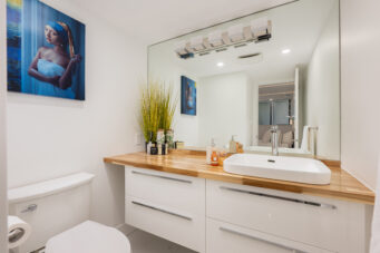 EXPERIENCE REFINED WEST COAST LIVING IN THIS BEAUTIFUL TOWNHOME IN AMBLESIDE - L1 555 13th Street, West Vancouver