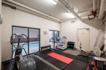 EXPERIENCE REFINED WEST COAST LIVING IN THIS BEAUTIFUL TOWNHOME IN AMBLESIDE - L1 555 13th Street, West Vancouver