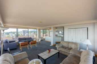 EXPERIENCE REFINED WEST COAST LIVING IN THIS BEAUTIFUL TOWNHOME IN AMBLESIDE - L1 555 13th Street, West Vancouver