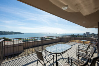 EXPERIENCE REFINED WEST COAST LIVING IN THIS BEAUTIFUL TOWNHOME IN AMBLESIDE - L1 555 13th Street, West Vancouver