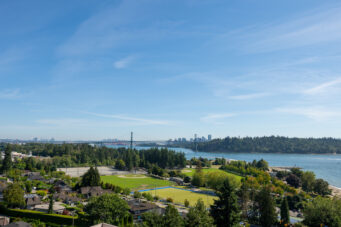 EXPERIENCE REFINED WEST COAST LIVING IN THIS BEAUTIFUL TOWNHOME IN AMBLESIDE - L1 555 13th Street, West Vancouver