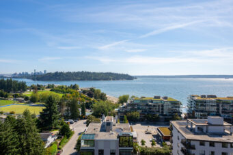 EXPERIENCE REFINED WEST COAST LIVING IN THIS BEAUTIFUL TOWNHOME IN AMBLESIDE - L1 555 13th Street, West Vancouver